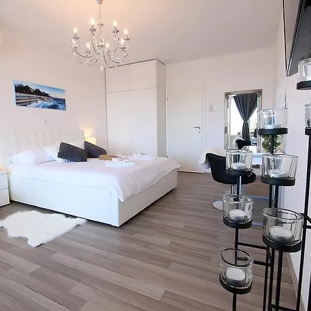 The View * ザダル